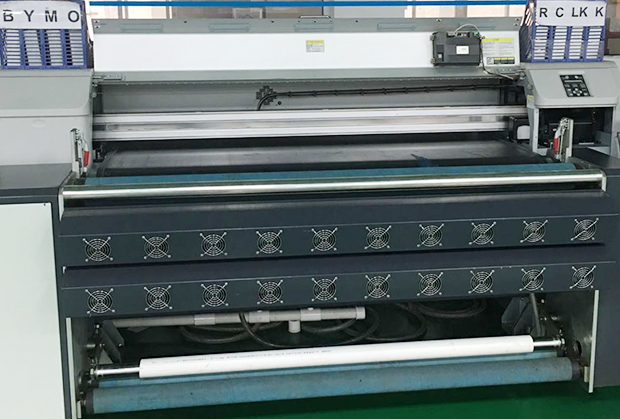 數碼印花生產進布時出現折痕|面料無法粘在導帶上