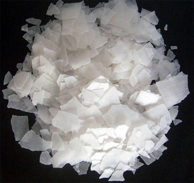片堿溶解要用熱水嗎?