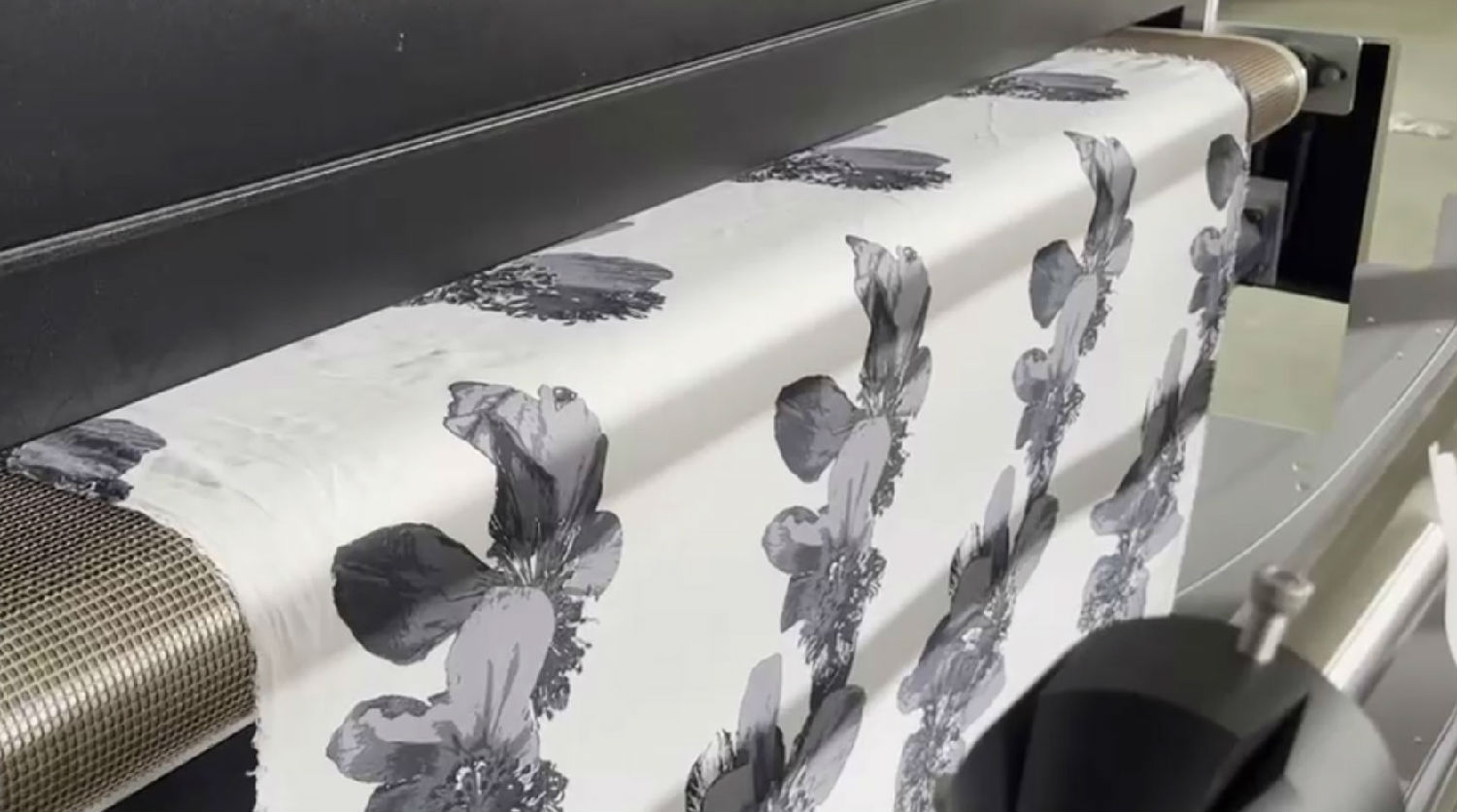 數(shù)碼印花機(jī)打印布料輸送不平穩(wěn)如何解決? 數(shù)碼印花機(jī)打印布料輸送不平穩(wěn)如何解決?